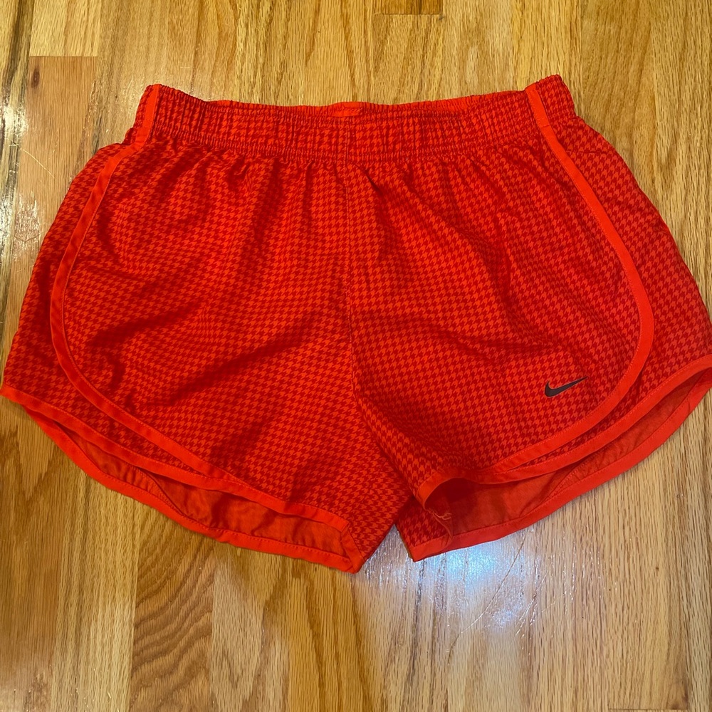 💜 3 for $18 or 5 for $25 Nike red and black dri-fit shorts